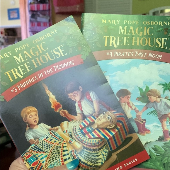 Magic tree house books #3 mummies in the morning & #4 pirates past noon ages 6-9 - Picture 1 of 7
